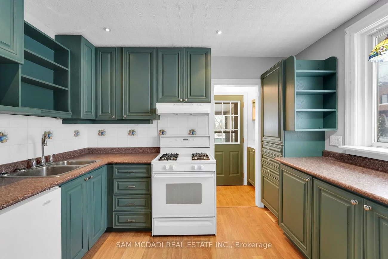 319, Cosburn, Danforth Village-East York, Toronto