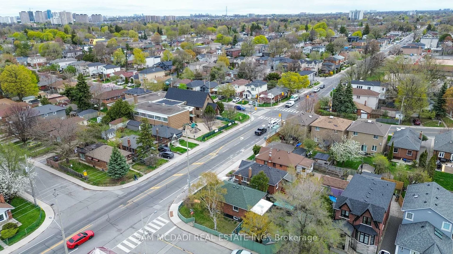 319, Cosburn, Danforth Village-East York, Toronto