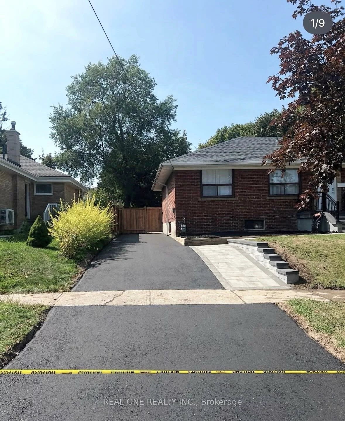 18, Courton, Wexford-Maryvale, Toronto