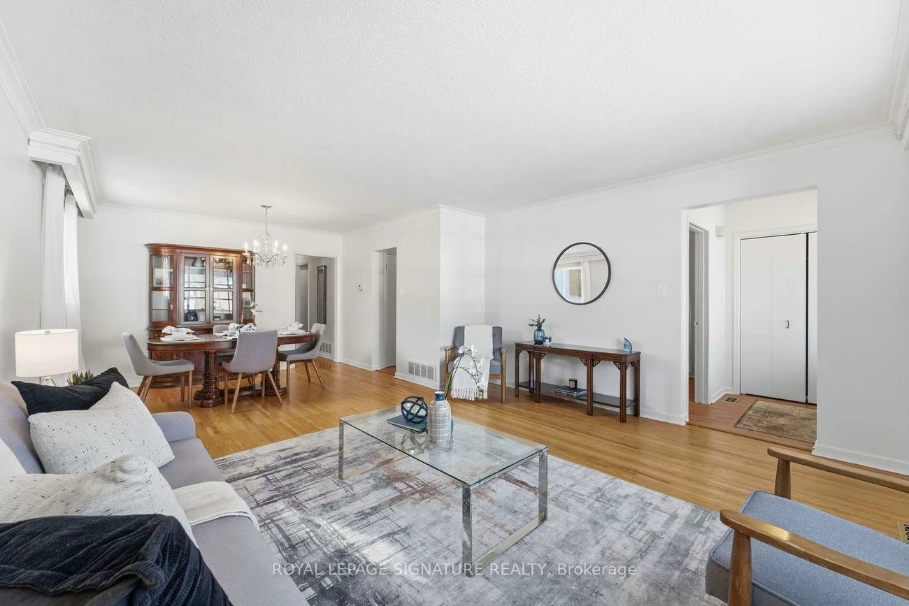 153, Lynnbrook, Woburn, Toronto