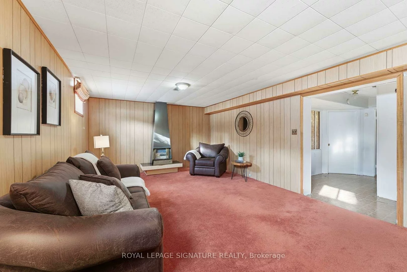 153, Lynnbrook, Woburn, Toronto