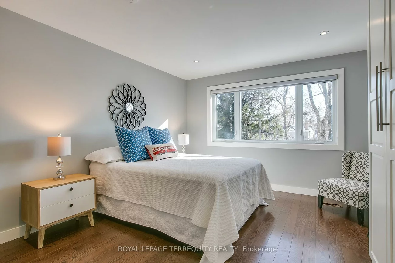 189, Queensdale, Danforth Village-East York, Toronto