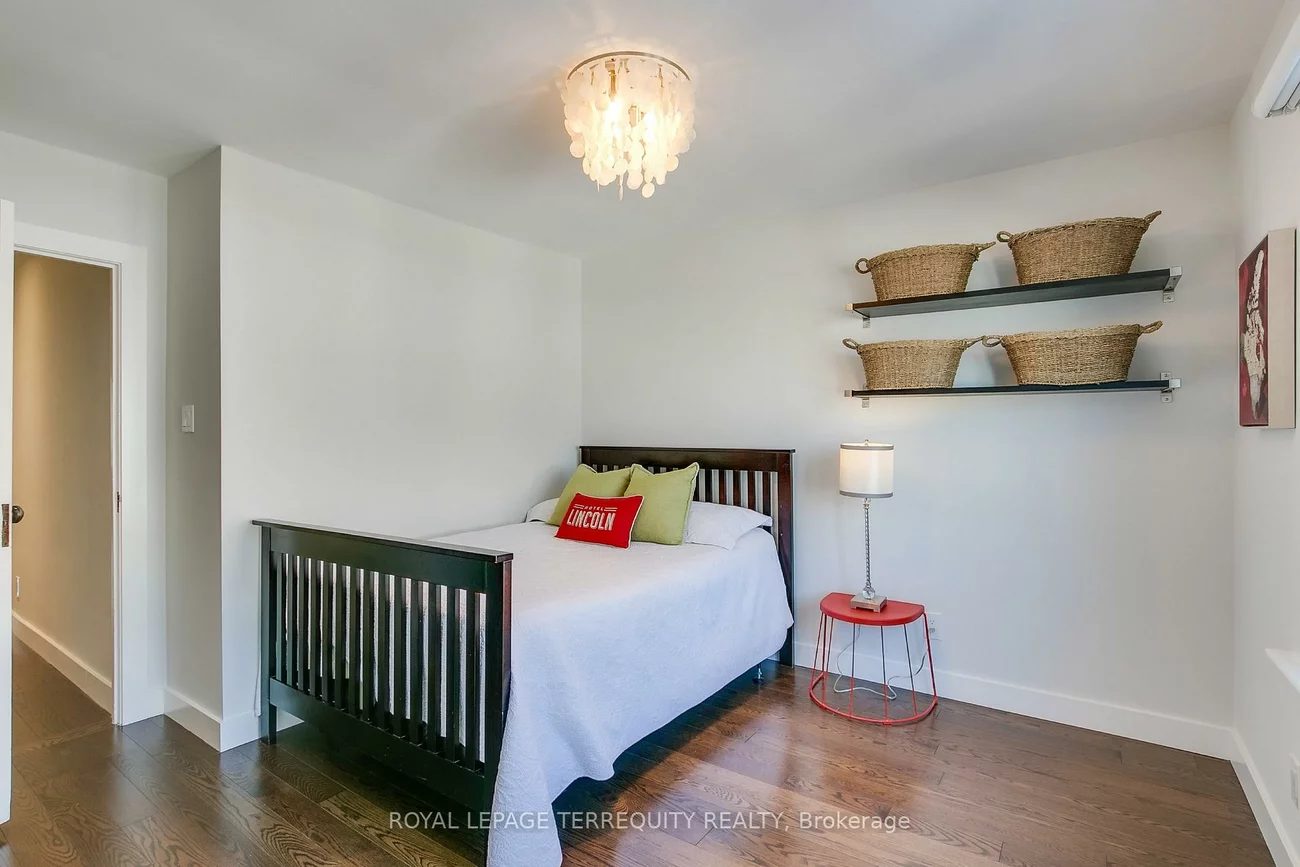 189, Queensdale, Danforth Village-East York, Toronto