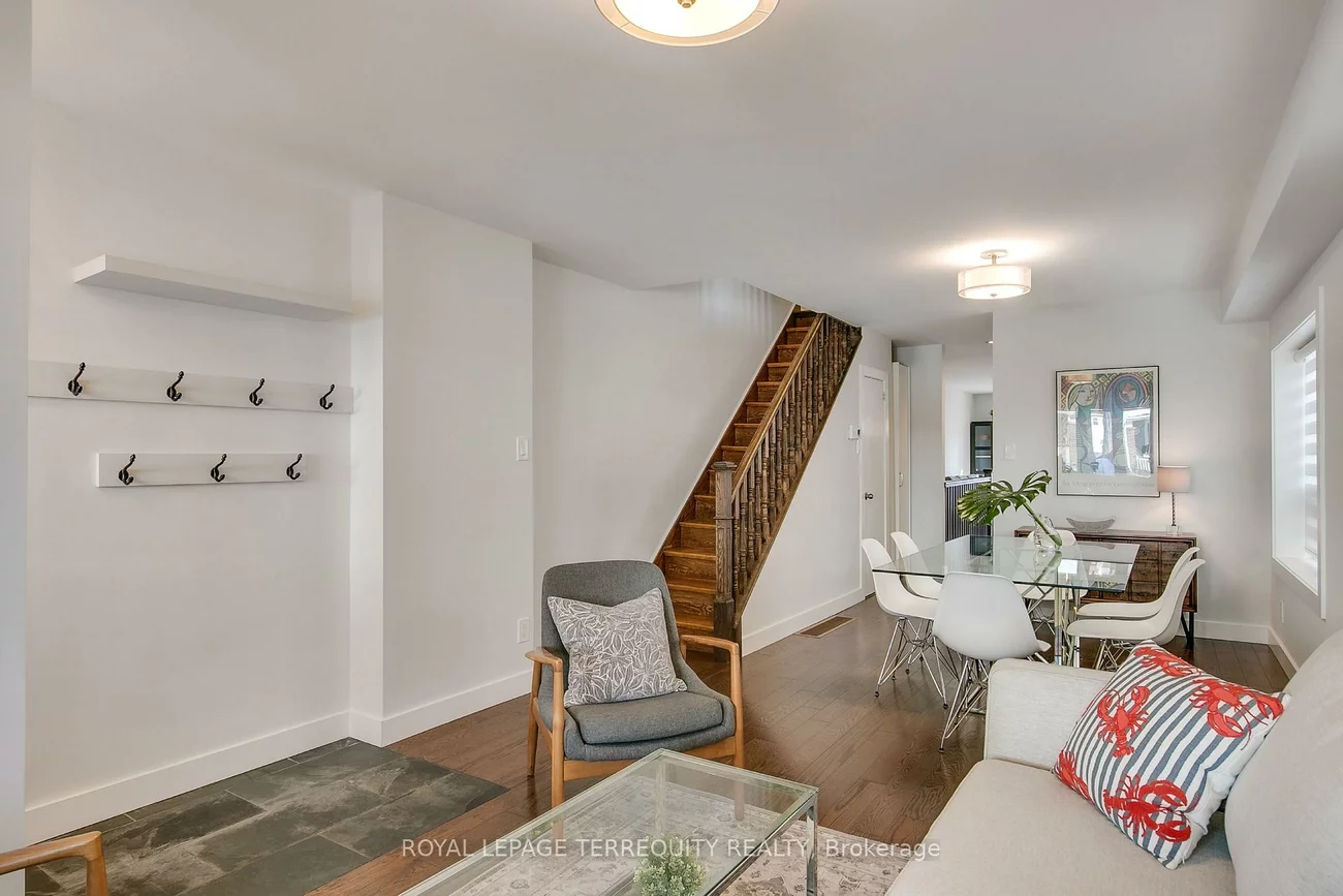 189, Queensdale, Danforth Village-East York, Toronto