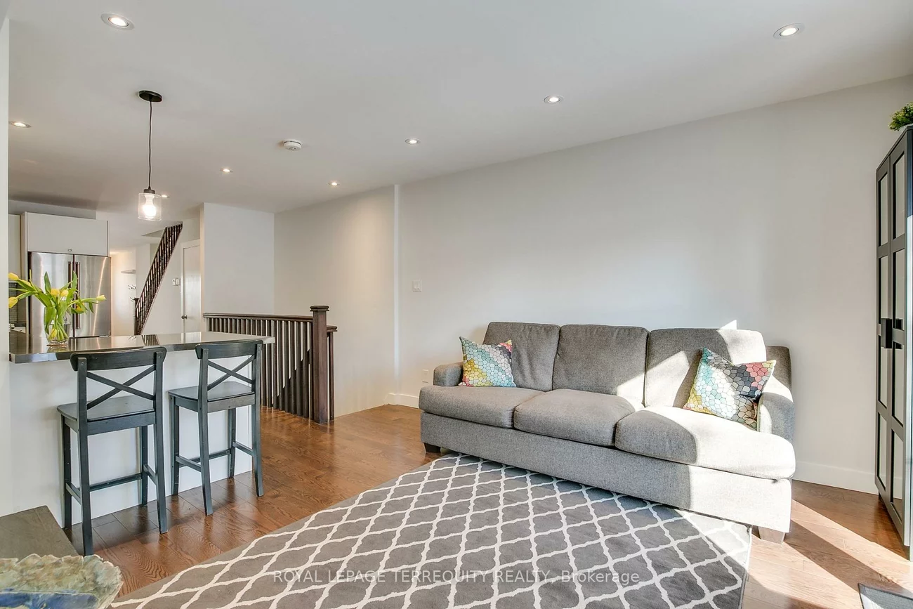 189, Queensdale, Danforth Village-East York, Toronto