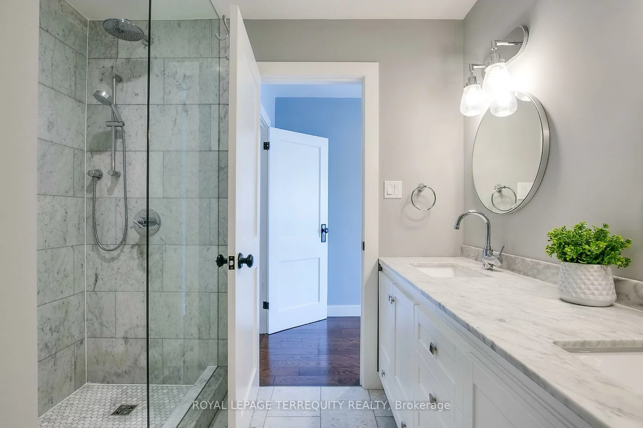 189, Queensdale, Danforth Village-East York, Toronto