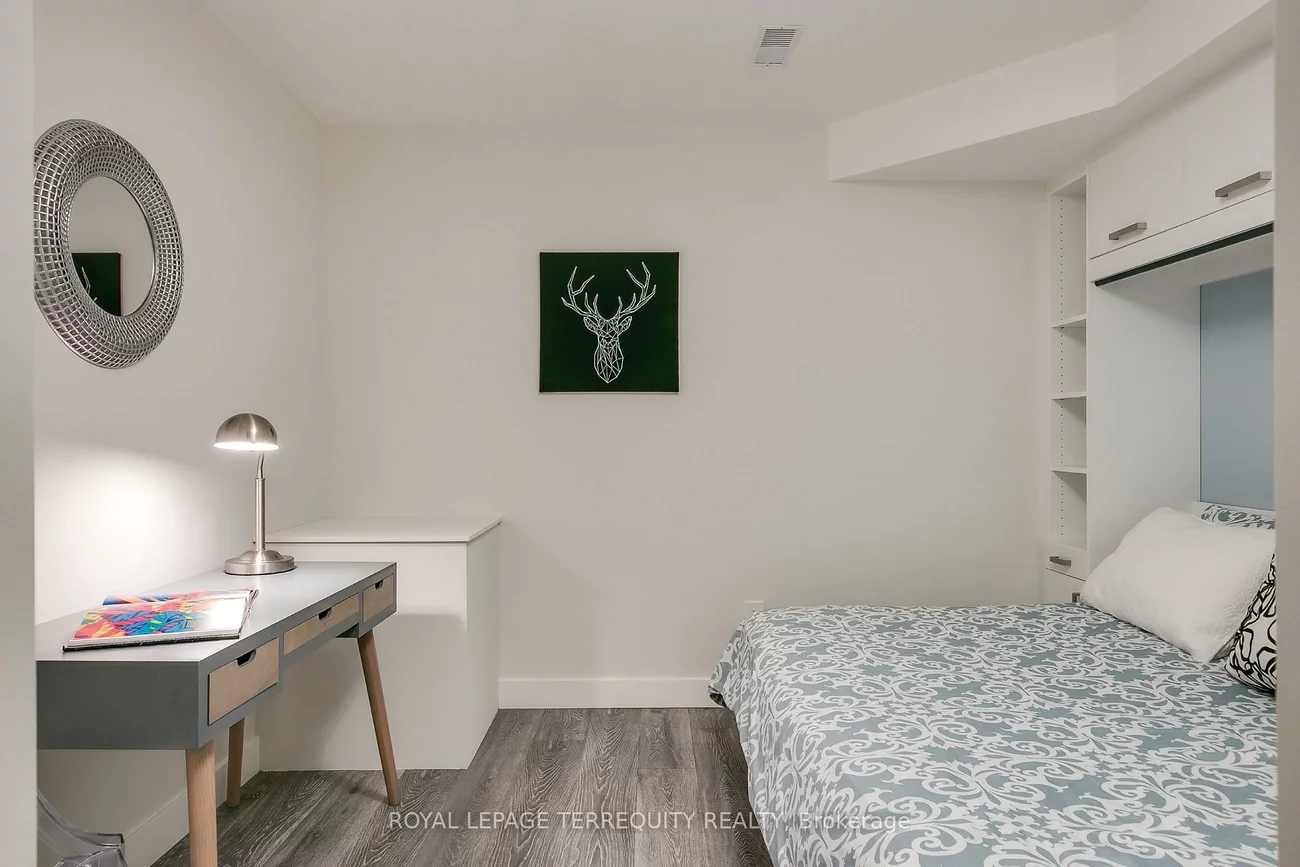 189, Queensdale, Danforth Village-East York, Toronto