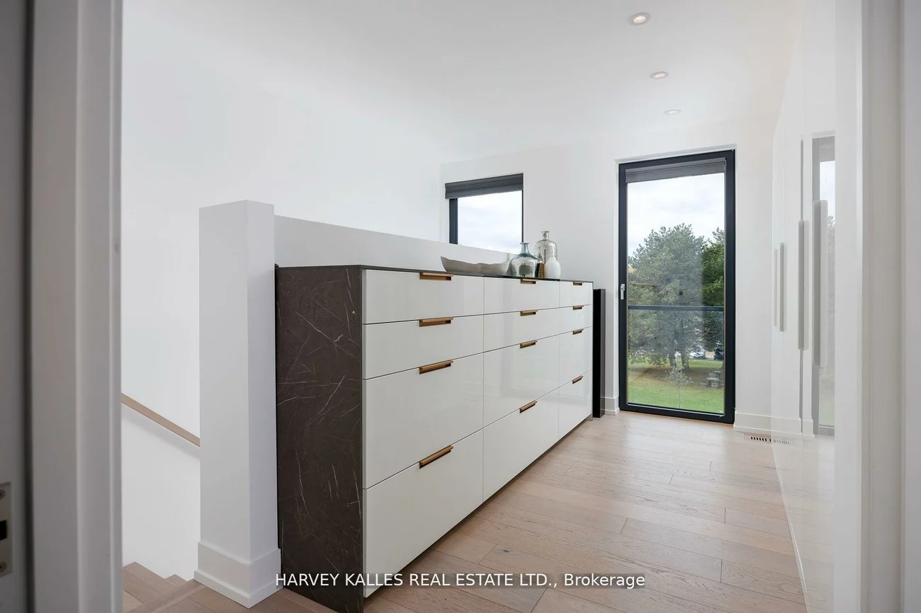 60, Hiltz, South Riverdale, Toronto