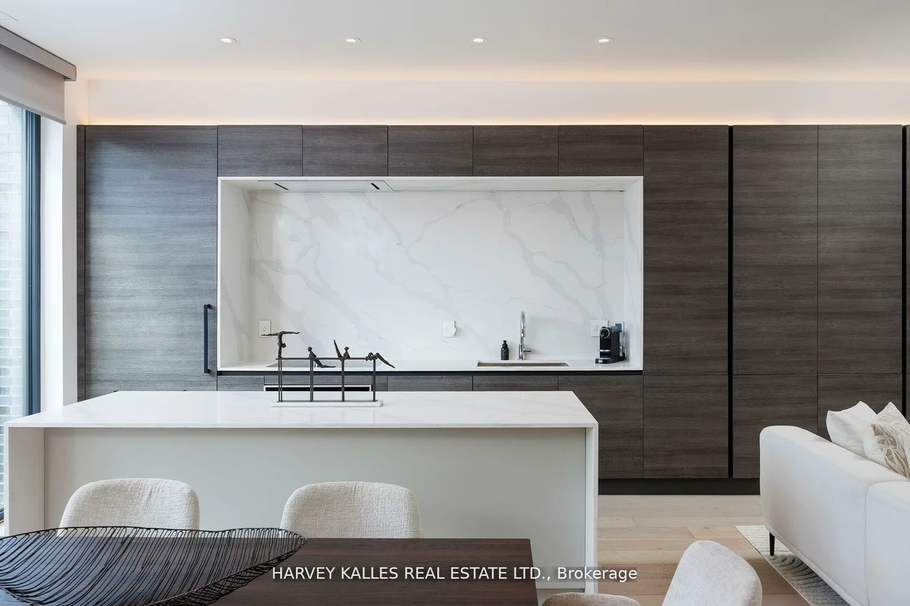 60, Hiltz, South Riverdale, Toronto