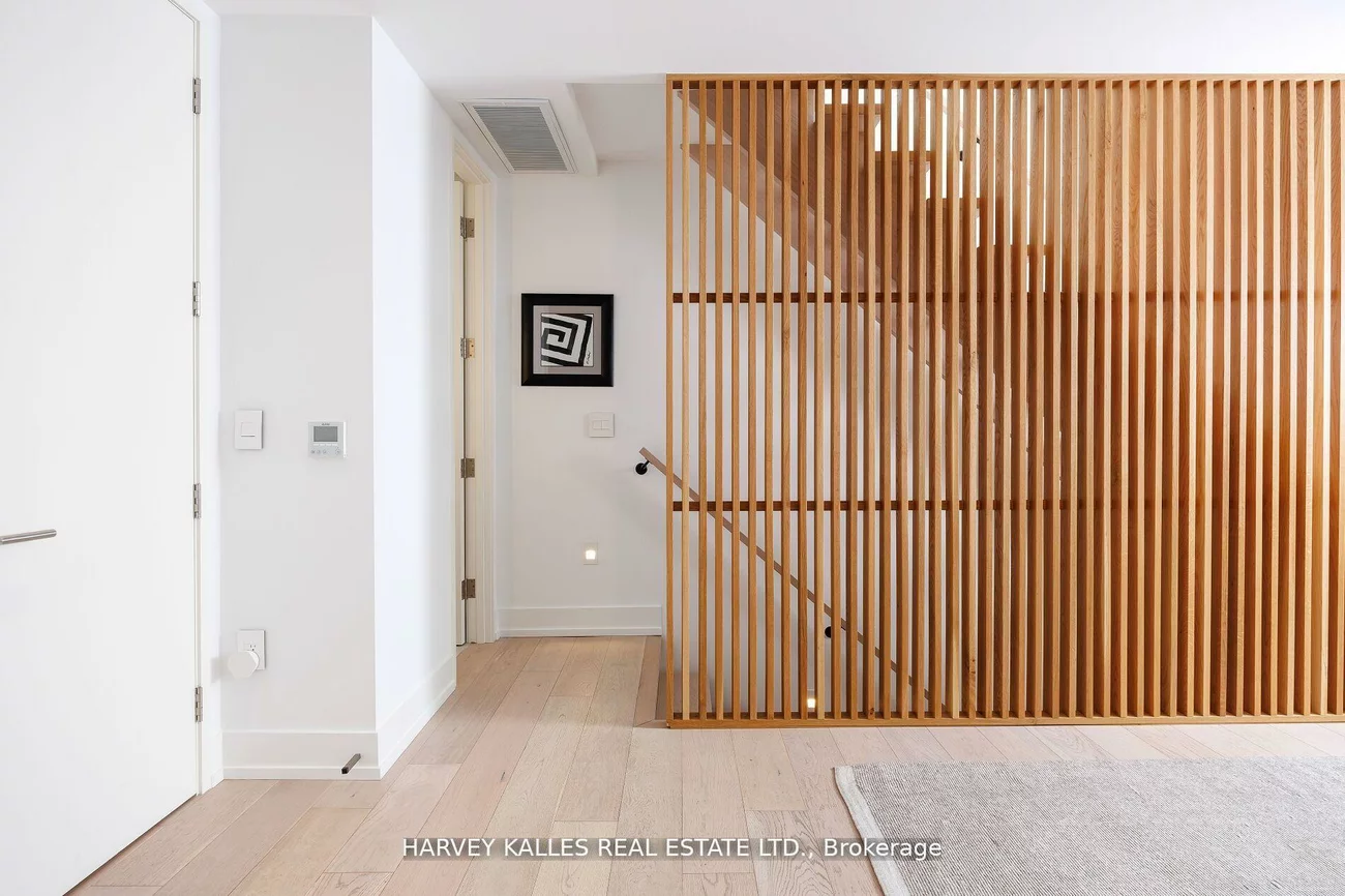 60, Hiltz, South Riverdale, Toronto