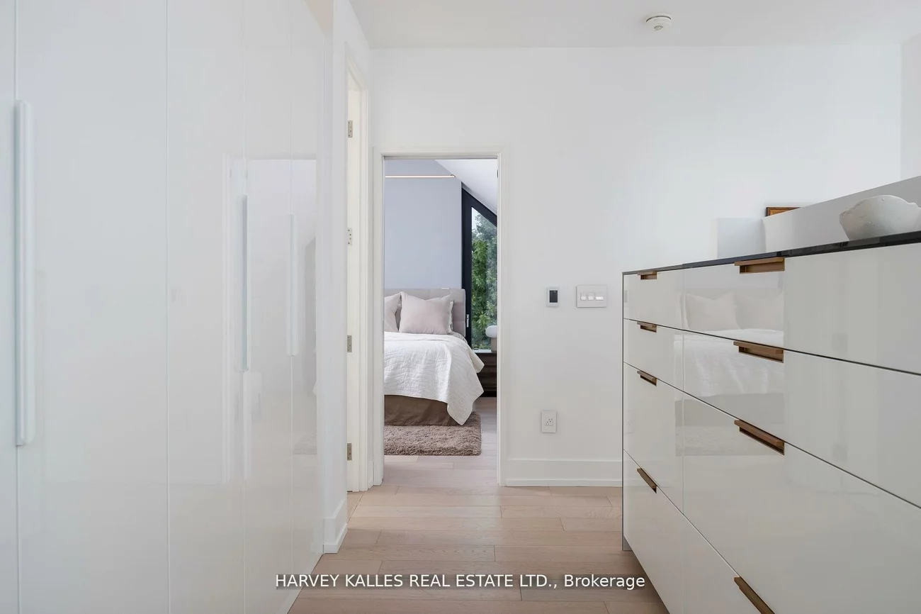 60, Hiltz, South Riverdale, Toronto