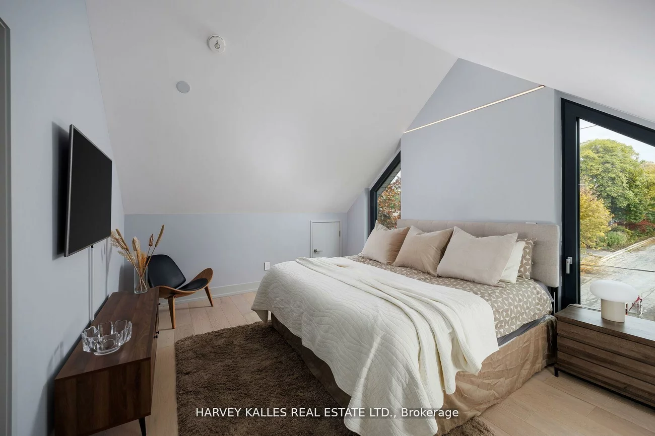 60, Hiltz, South Riverdale, Toronto