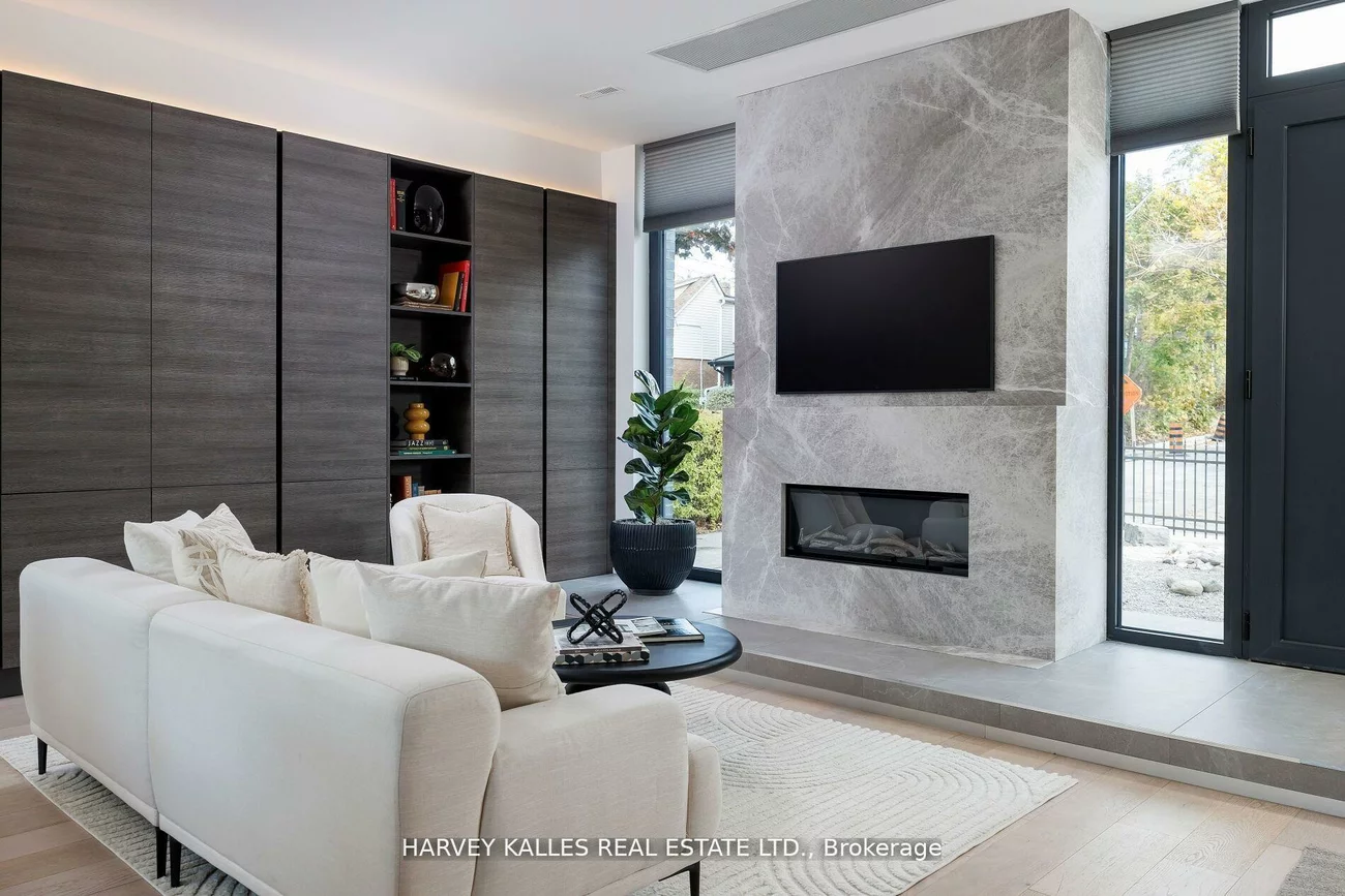 60, Hiltz, South Riverdale, Toronto