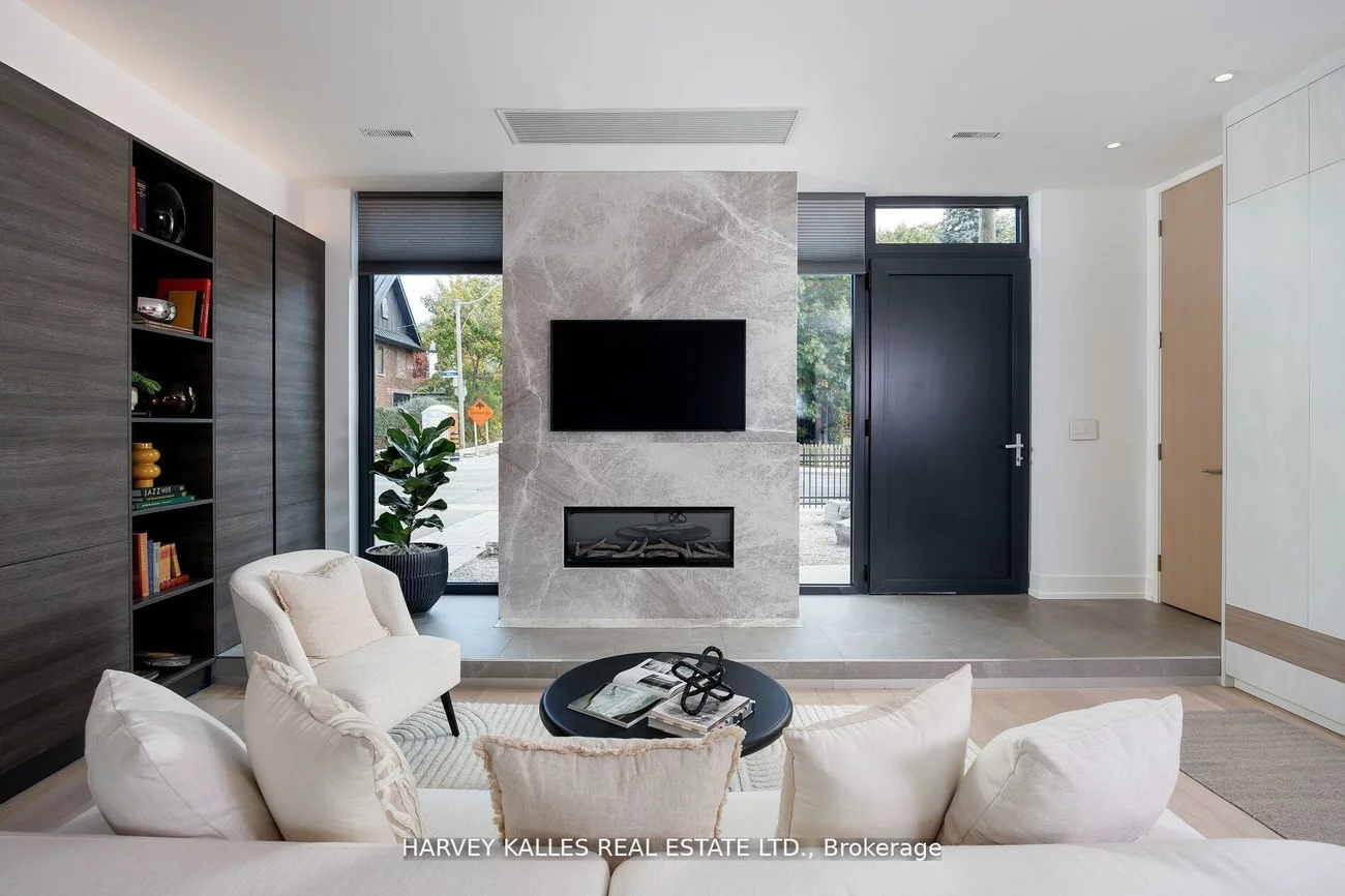 60, Hiltz, South Riverdale, Toronto