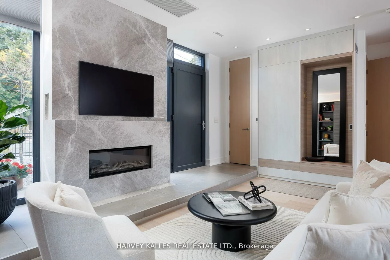 60, Hiltz, South Riverdale, Toronto