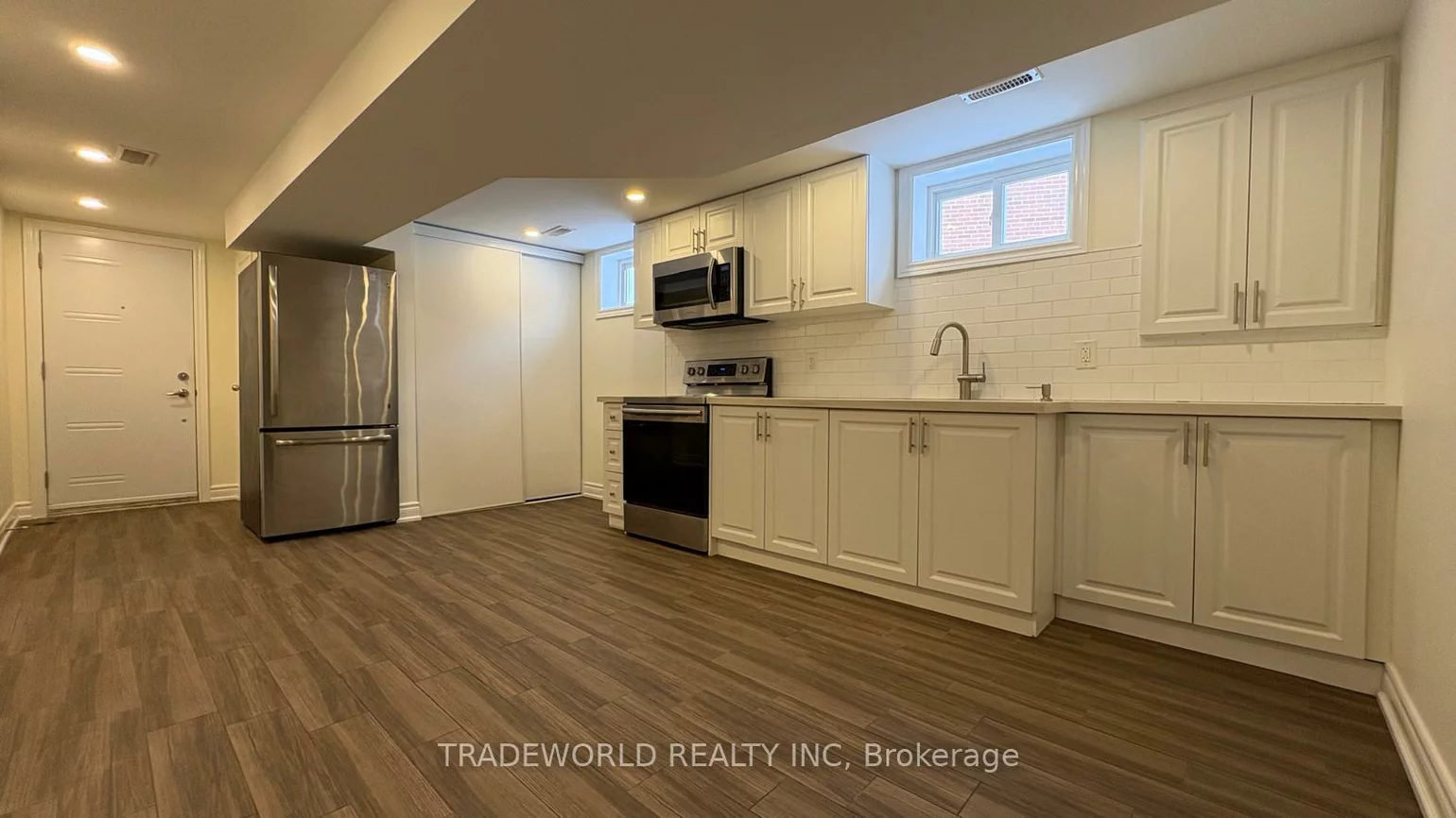 10, Fairglen, L'Amoreaux, Toronto