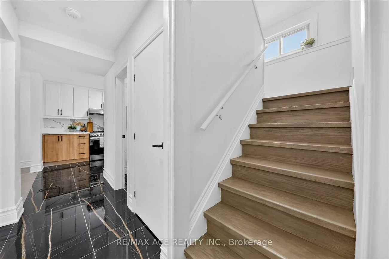 233, Oakridge, Cliffcrest, Toronto