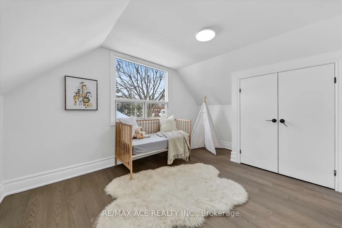 233, Oakridge, Cliffcrest, Toronto