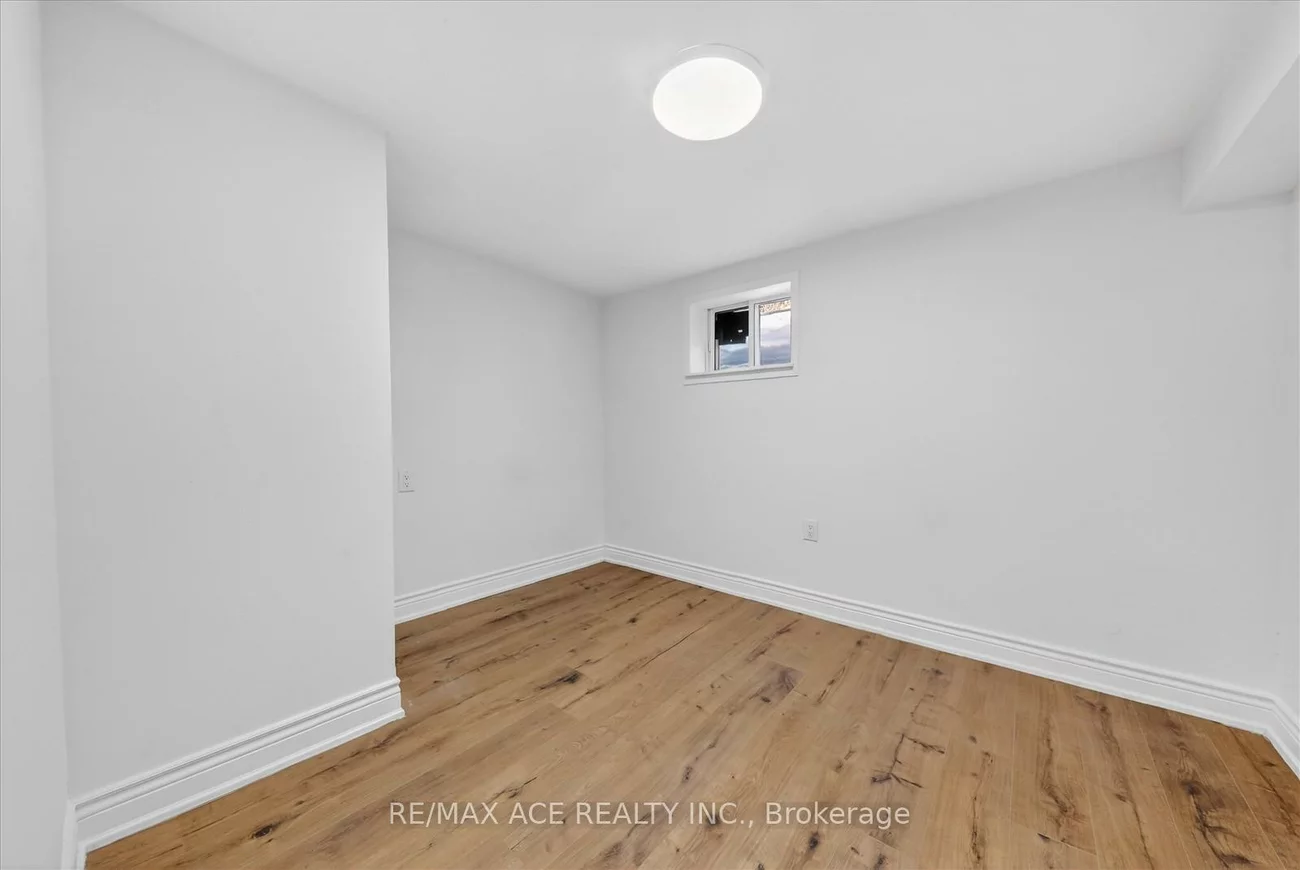 233, Oakridge, Cliffcrest, Toronto