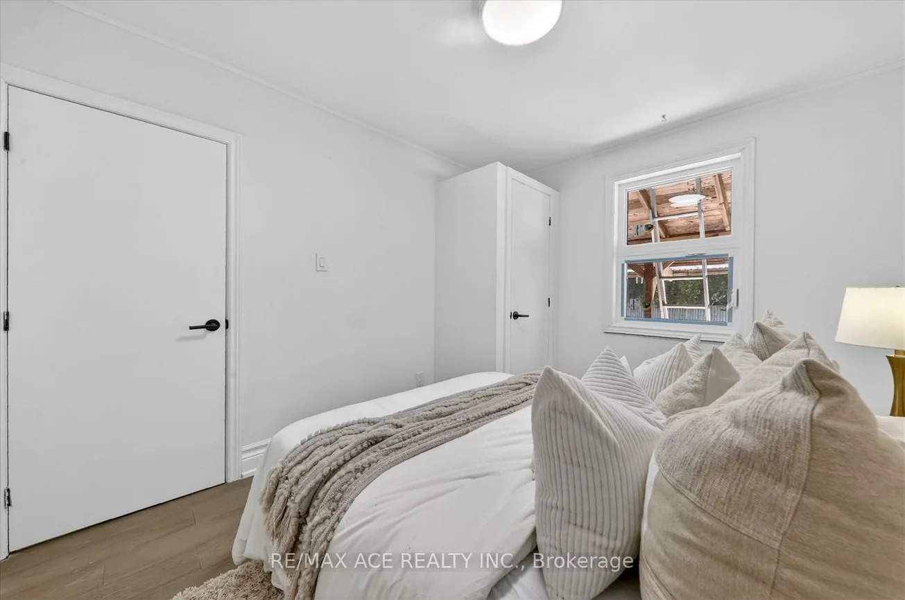 233, Oakridge, Cliffcrest, Toronto