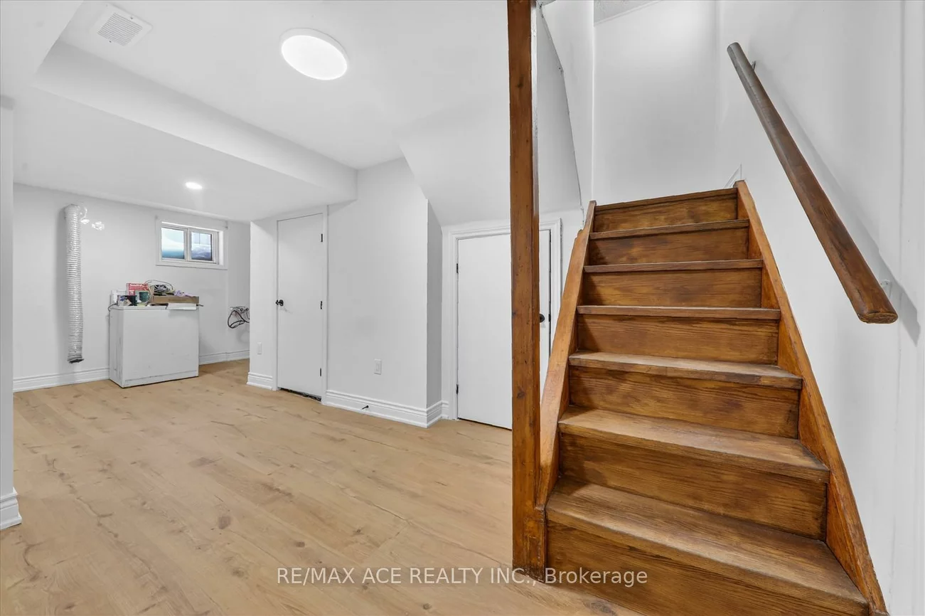 233, Oakridge, Cliffcrest, Toronto