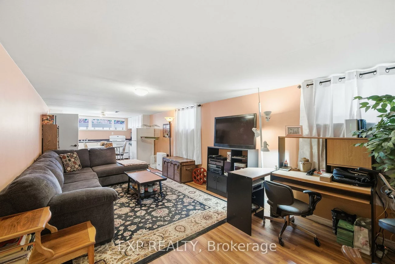 40, Medina, Bendale, Toronto