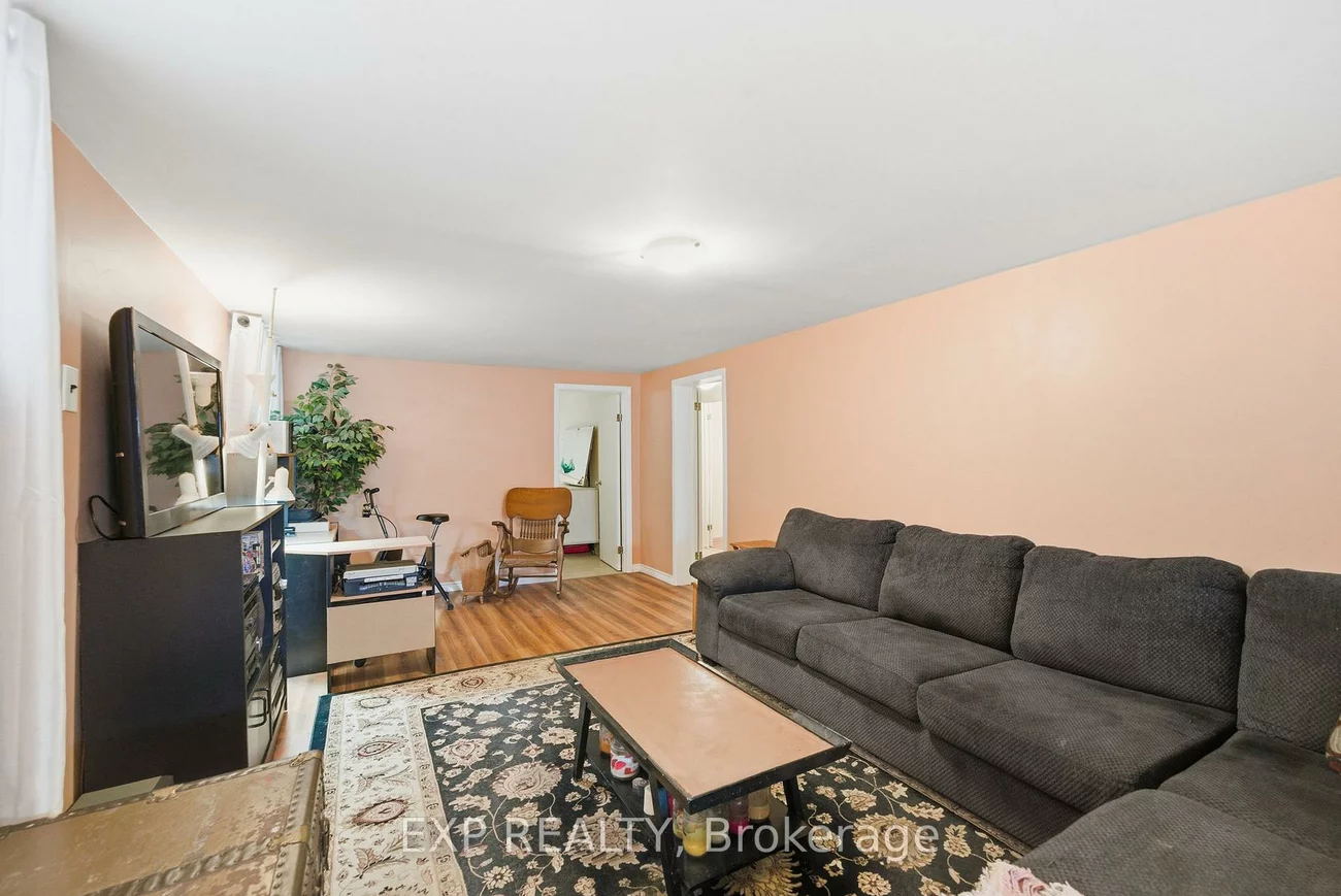 40, Medina, Bendale, Toronto