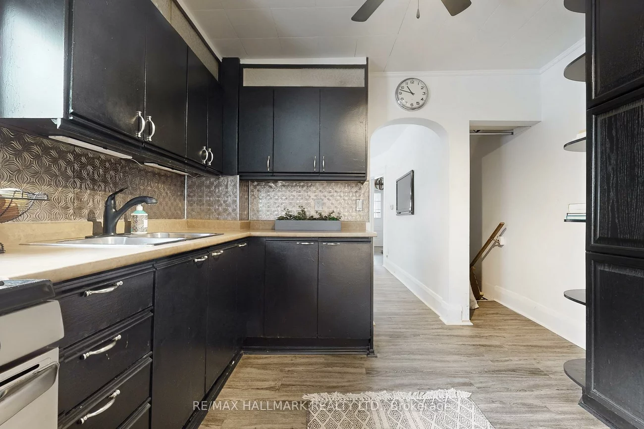 39, Hiltz, South Riverdale, Toronto