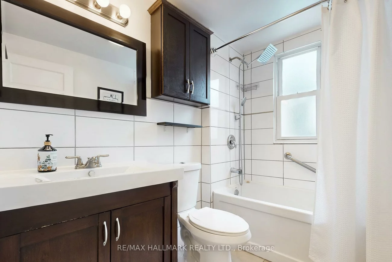 39, Hiltz, South Riverdale, Toronto