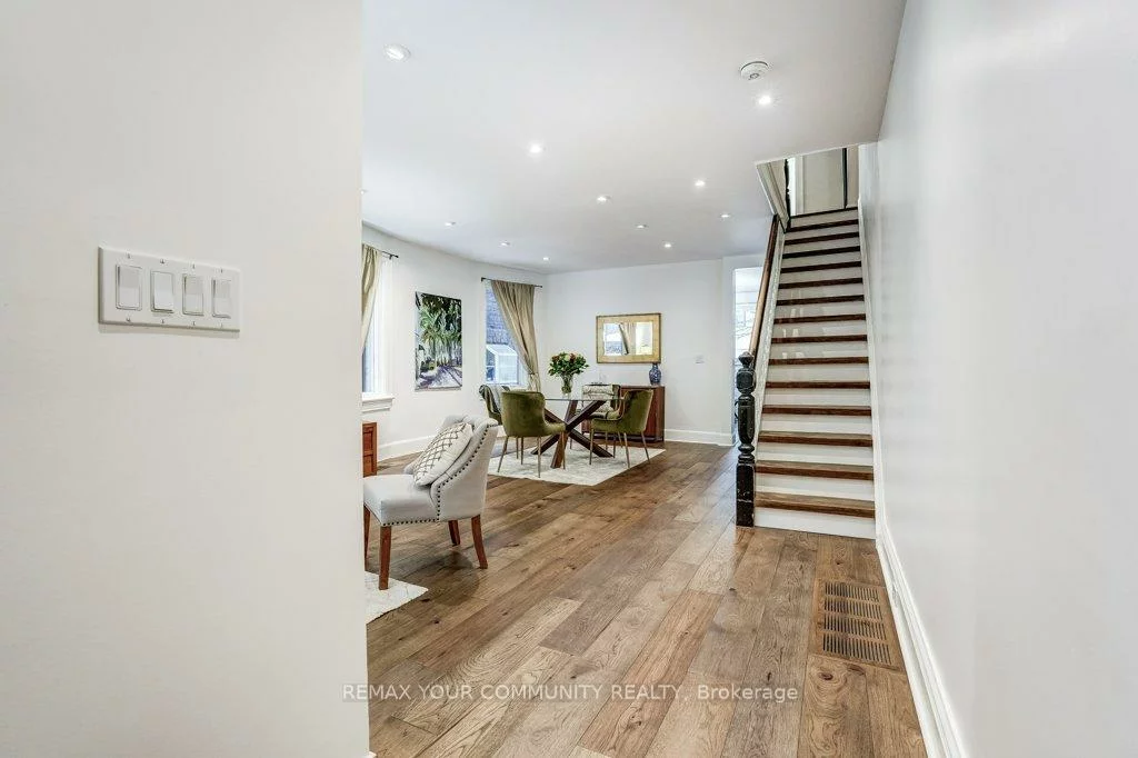 11 1/2, Sparkhall, North Riverdale, Toronto