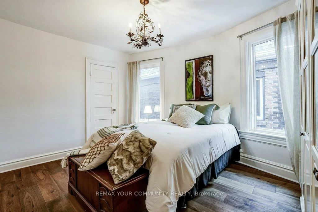 11 1/2, Sparkhall, North Riverdale, Toronto