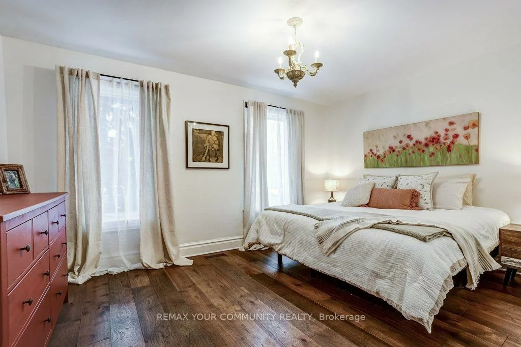 11 1/2, Sparkhall, North Riverdale, Toronto