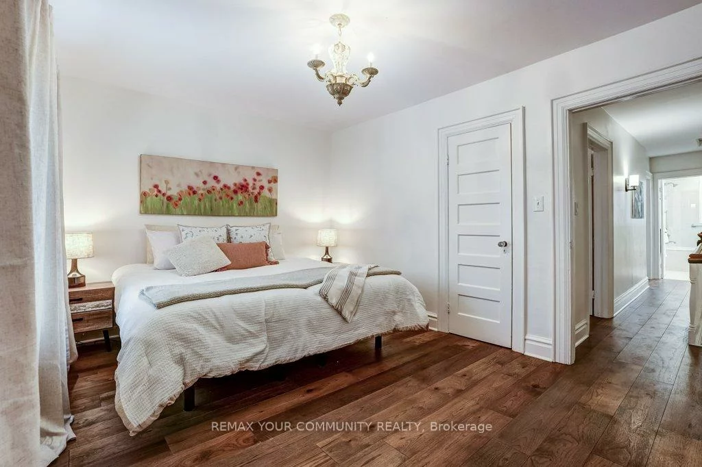 11 1/2, Sparkhall, North Riverdale, Toronto