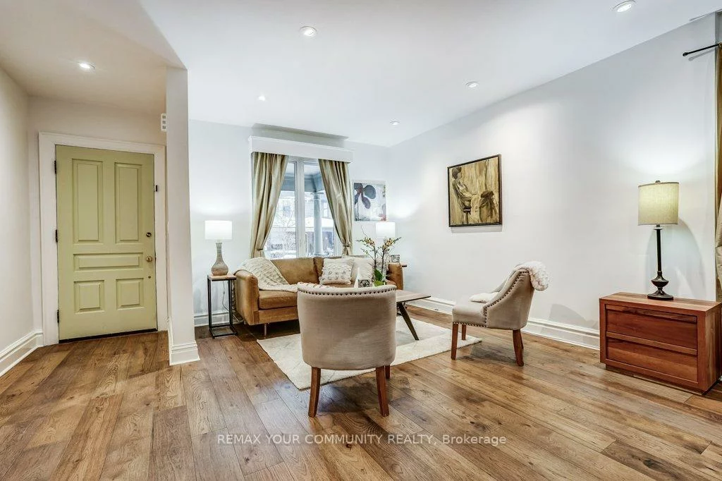 11 1/2, Sparkhall, North Riverdale, Toronto