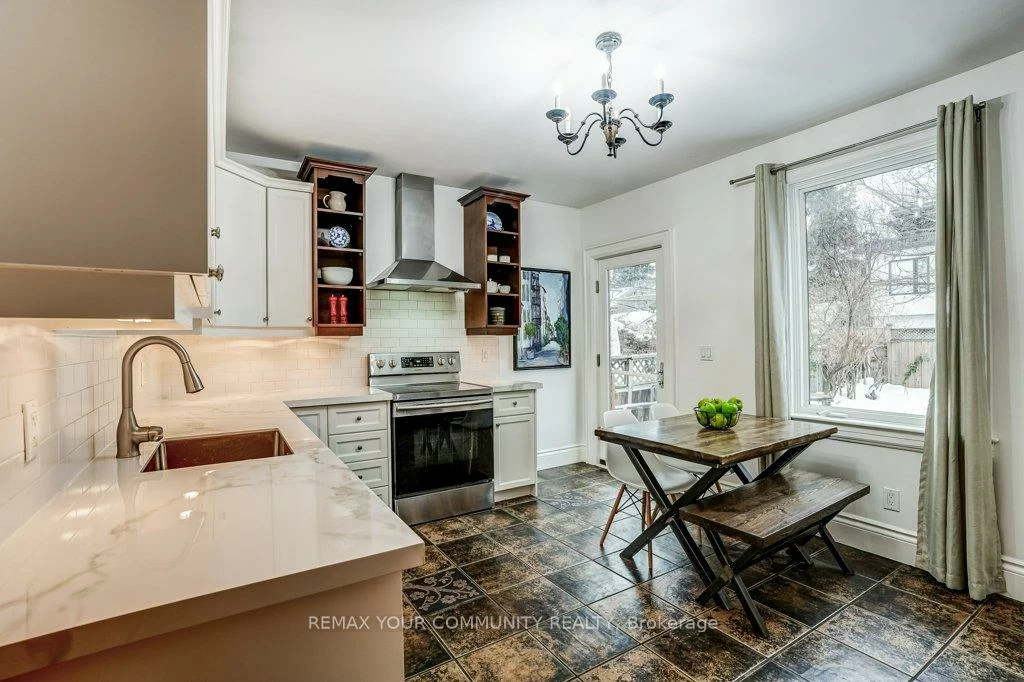 11 1/2, Sparkhall, North Riverdale, Toronto