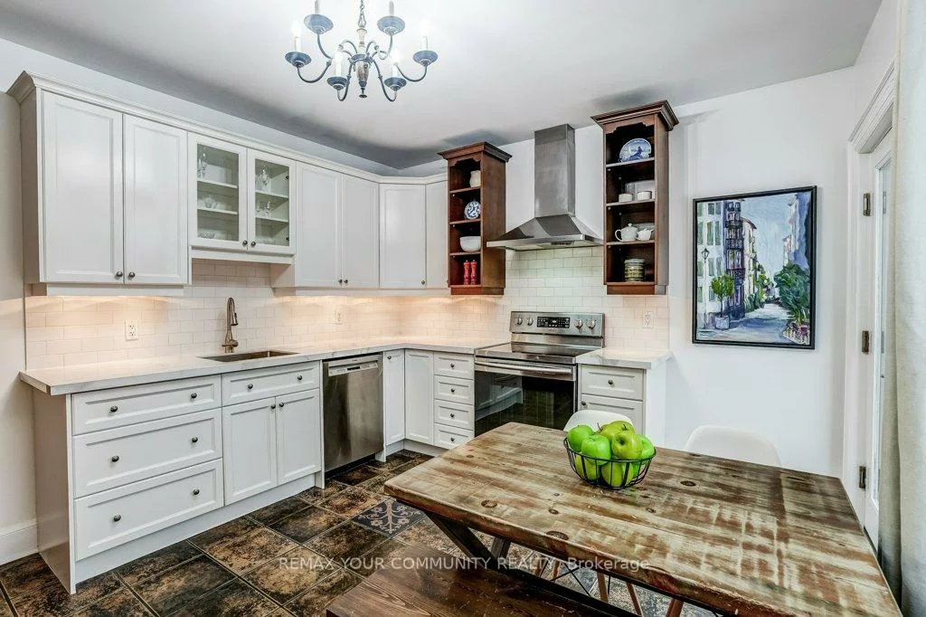 11 1/2, Sparkhall, North Riverdale, Toronto