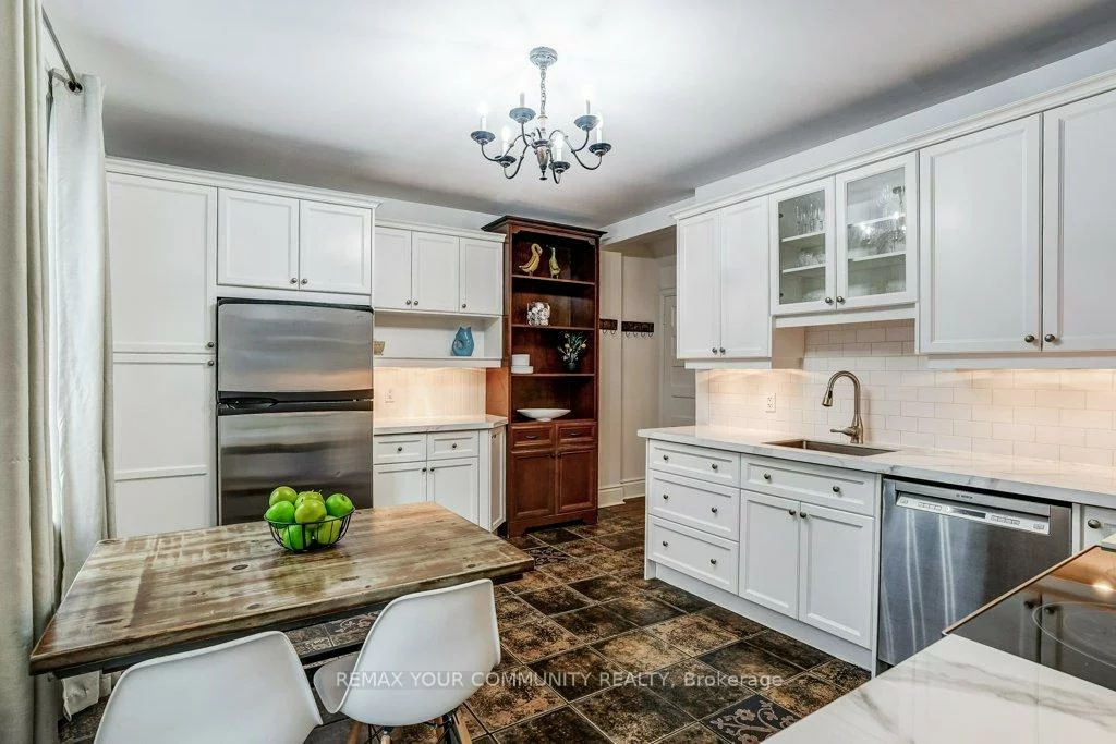 11 1/2, Sparkhall, North Riverdale, Toronto