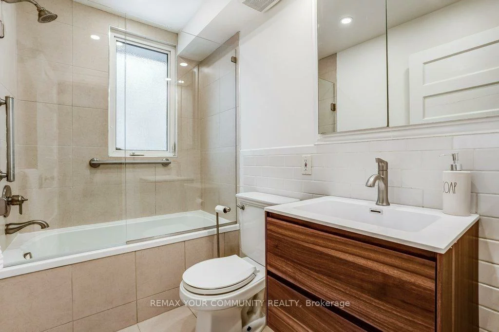 11 1/2, Sparkhall, North Riverdale, Toronto