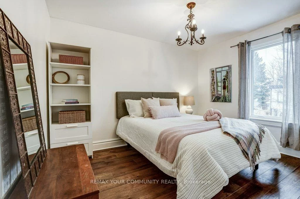 11 1/2, Sparkhall, North Riverdale, Toronto