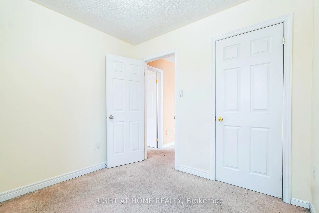 23, Ignatius, West Hill, Toronto