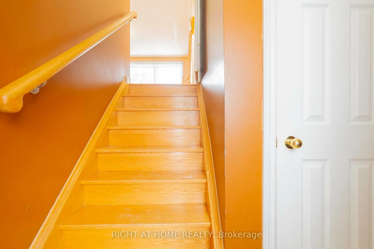 23, Ignatius, West Hill, Toronto