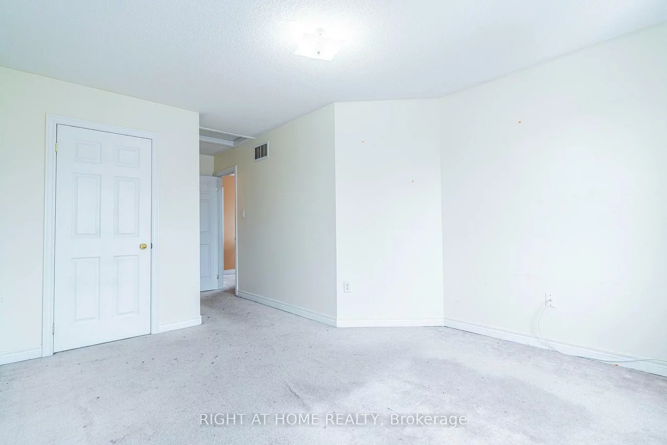 23, Ignatius, West Hill, Toronto