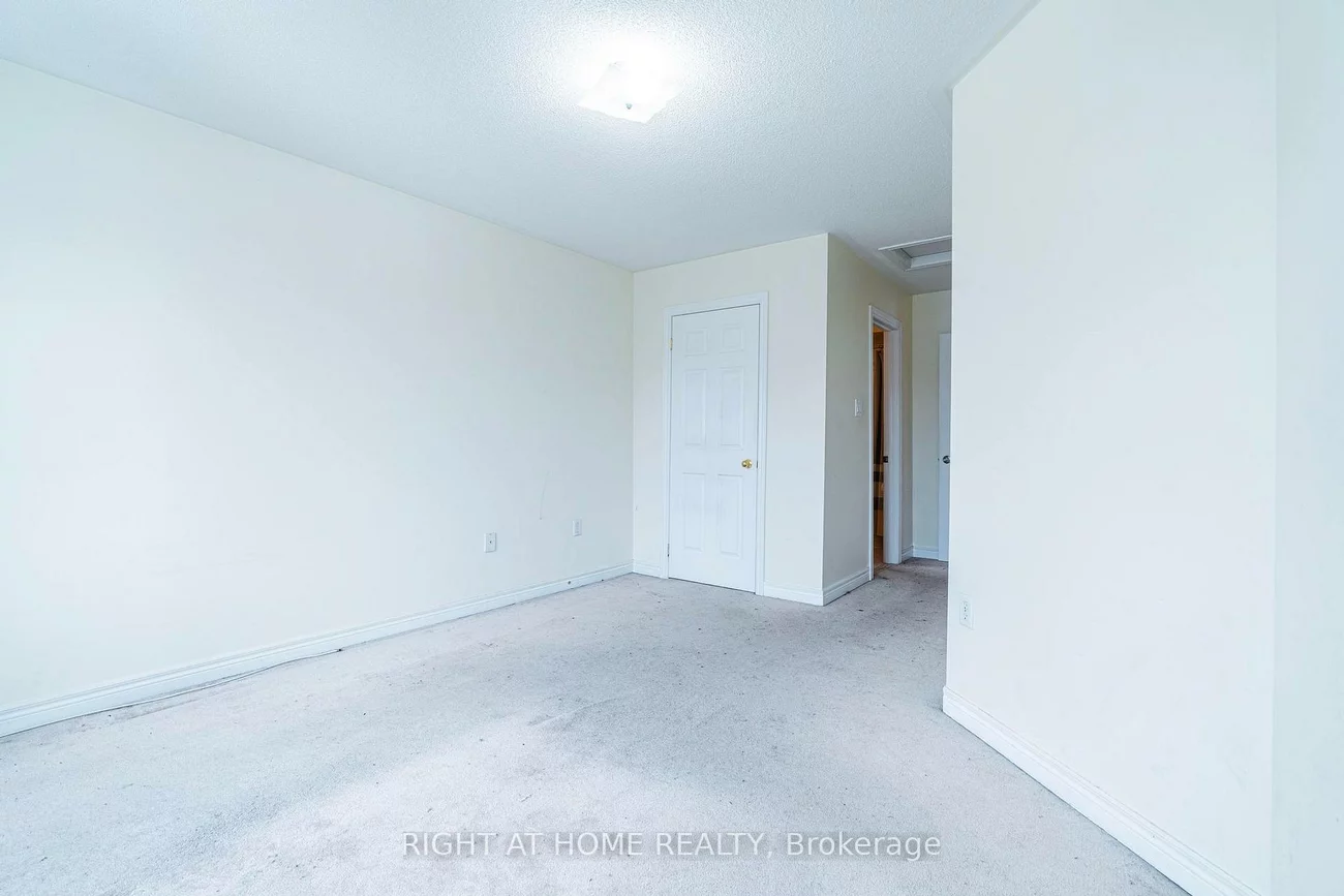 23, Ignatius, West Hill, Toronto