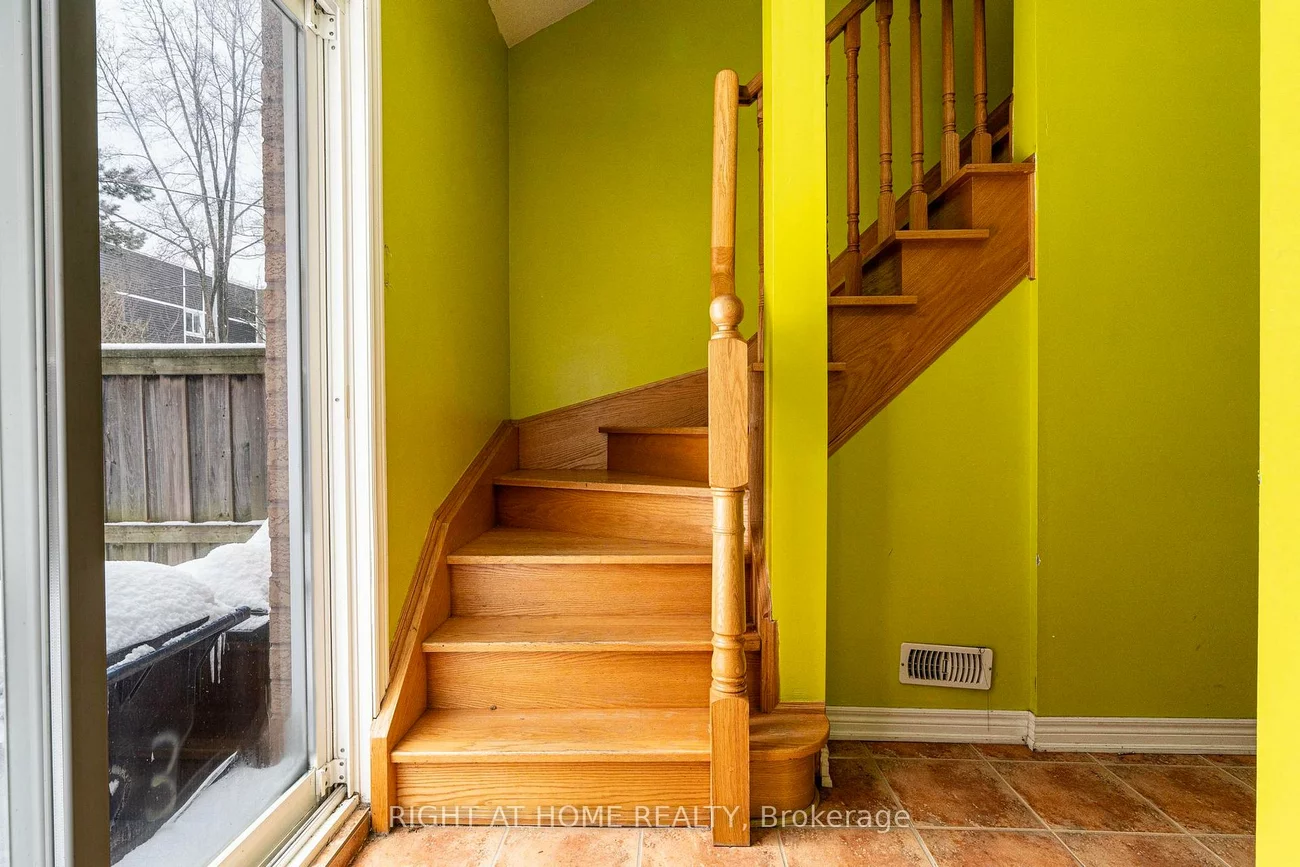 23, Ignatius, West Hill, Toronto