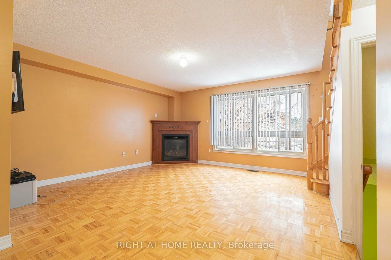 23, Ignatius, West Hill, Toronto