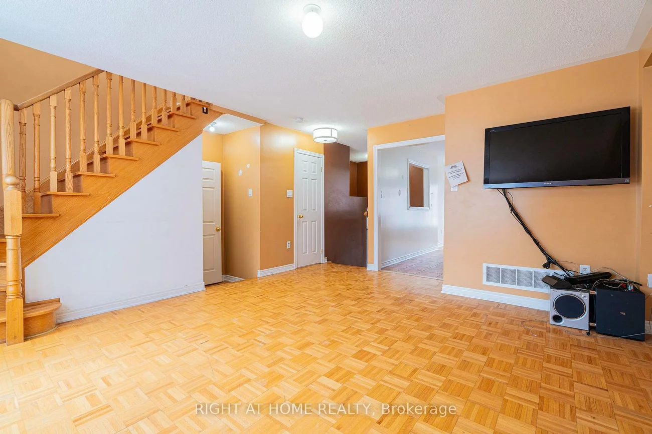 23, Ignatius, West Hill, Toronto