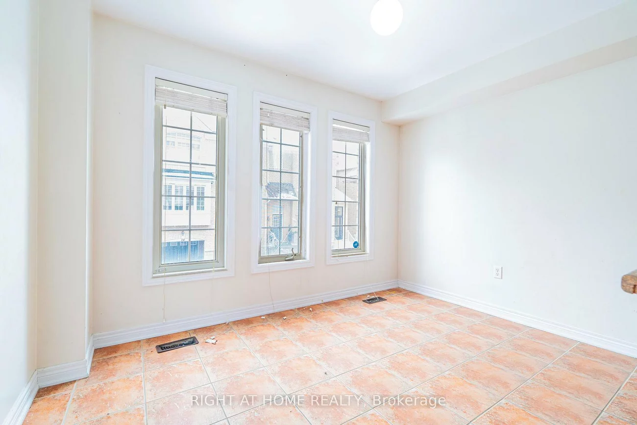 23, Ignatius, West Hill, Toronto