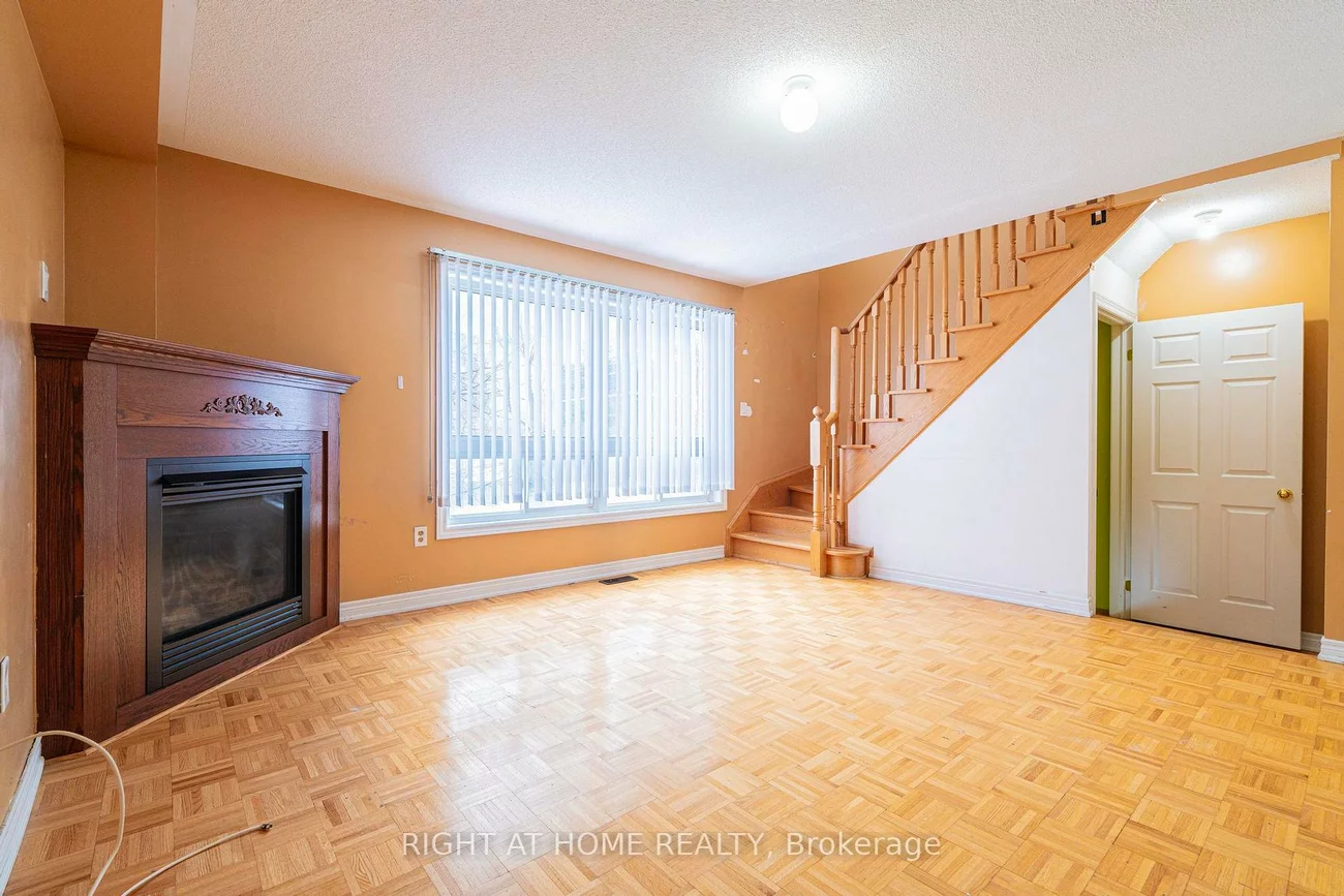 23, Ignatius, West Hill, Toronto