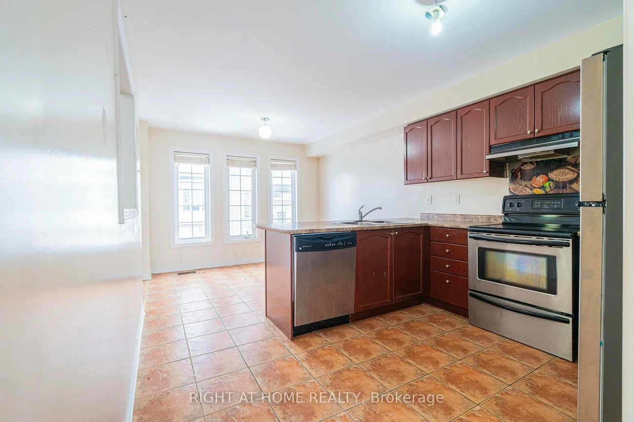 23, Ignatius, West Hill, Toronto