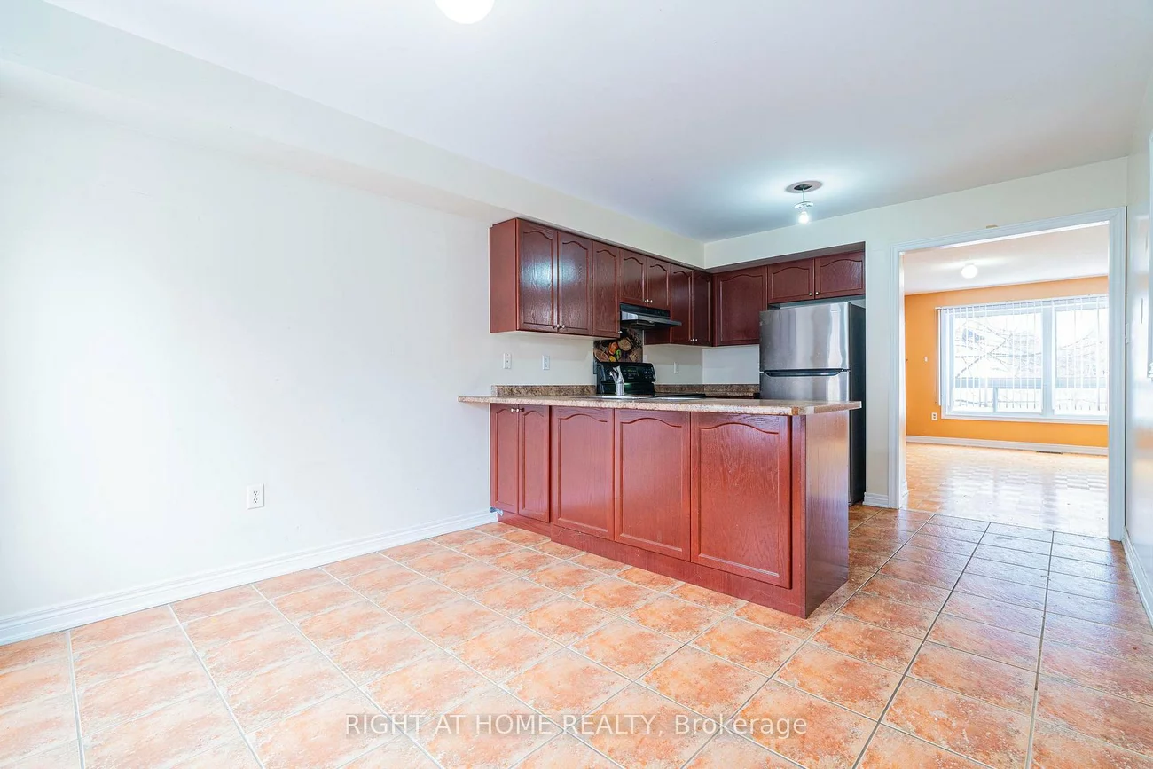 23, Ignatius, West Hill, Toronto